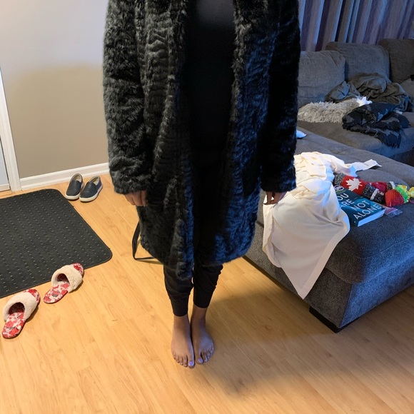 Faux fur black coat - Picture 8 of 9